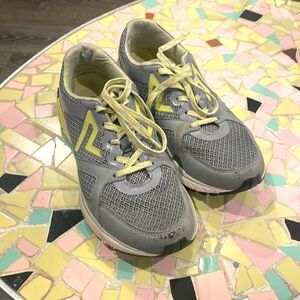 VIONIC Satima Women’s Athletic Cushioned Running Shoes Size 9.5